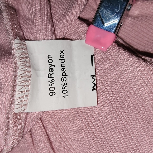 BOGO $2 Women's Pink Long Sleeve Ribbed Romper M loungewear pj's - Picture 15 of 15